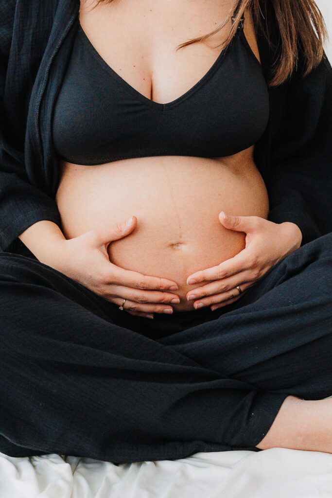 Fotograf-Babybauch-Freiburg-Babybauch-Studio